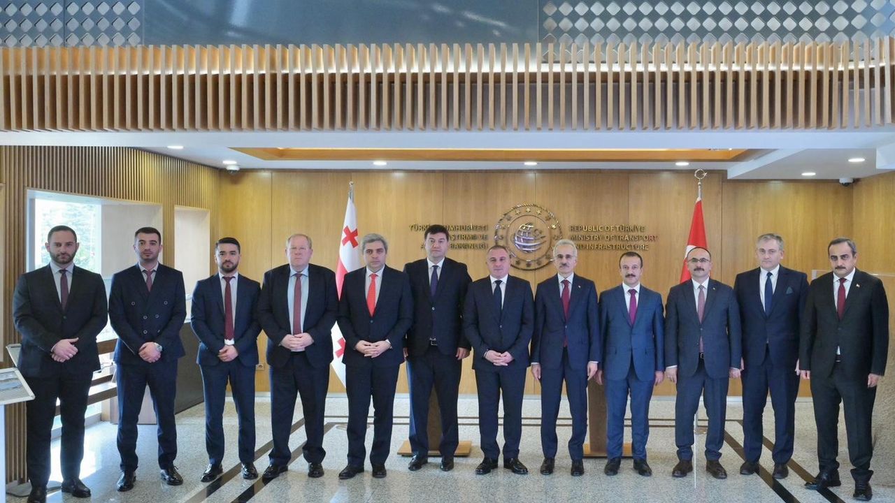 Sokhadze'den Uraloğlu'na başsağlığı ve Türkiye-Gürcistan altyapı iş birliği