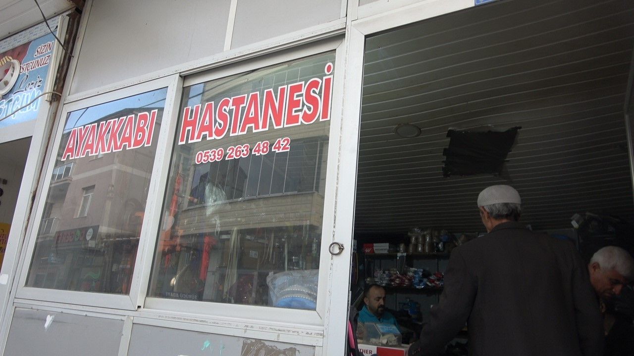 Solhan'da 15 yıldır ayakkabı tamiriyle ailesini geçindiriyor