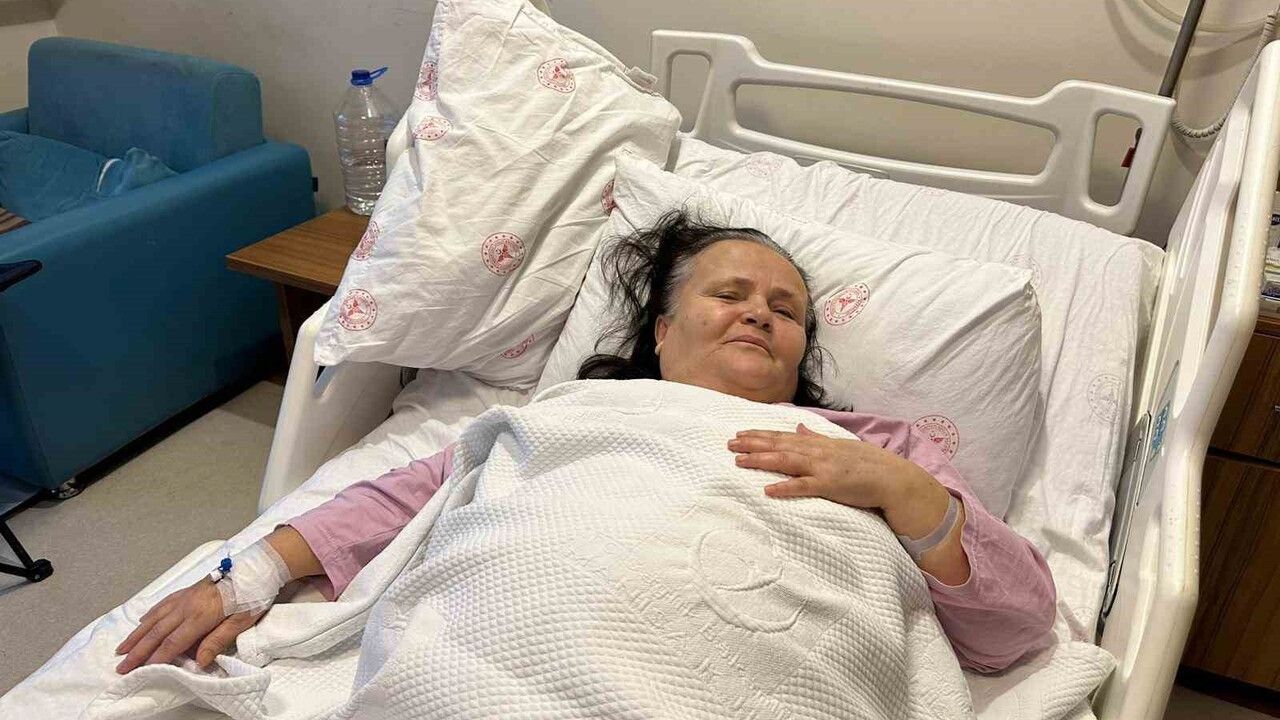 Soma’da 70 yaşındaki hastanın safra kesesinden 20 binin üzerinde taş çıkarıldı