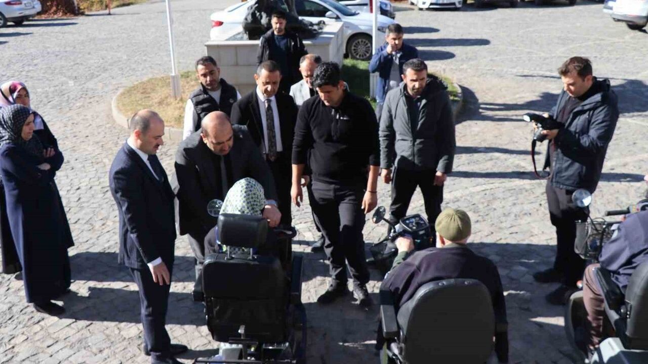 Stichting Allforlife Vakfı'nın 2025 Akülü Araba Yardımı Türkiye'de