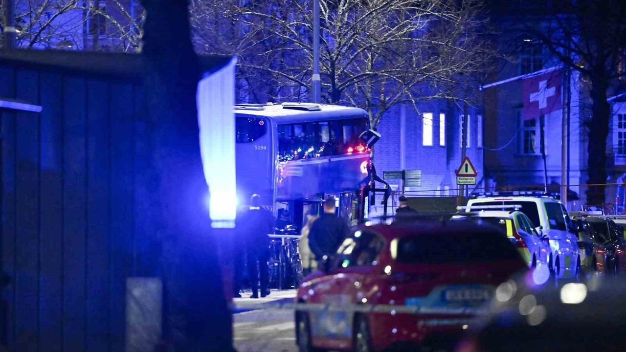 Stockholm'de çift katlı otobüs durağa daldı: 3 ölü, 3 yaralı
