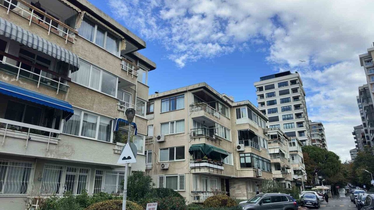 Suadiye'de çatı düzenlemesi kentsel dönüşümü durdurdu, mahalle sakinleri tepkili