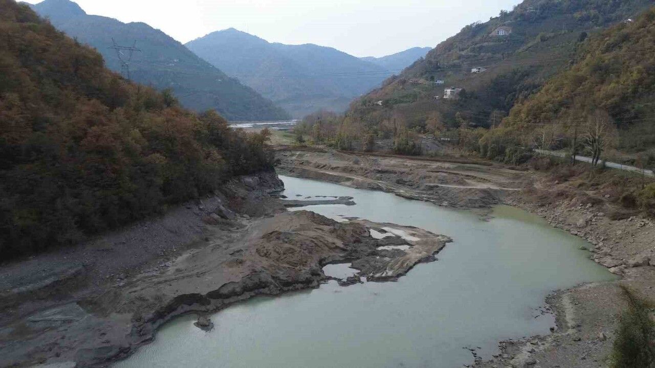 Suat Uğurlu Barajı’nda bakım tamamlandı, kontrollü su salımı başladı