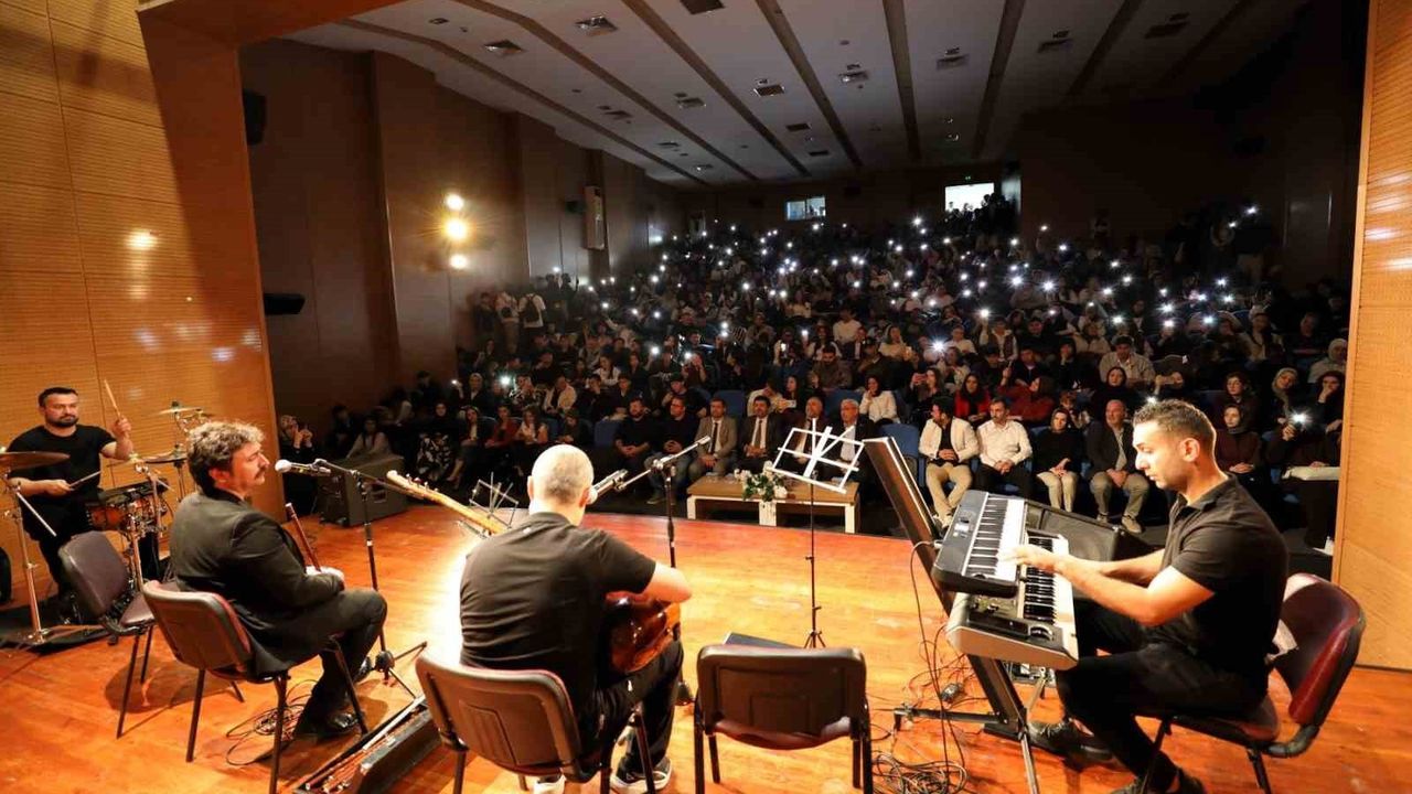SUBÜ'den uluslararası öğrencilere Türk Halk Müziği konseri