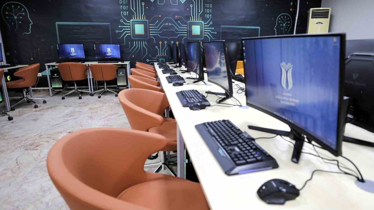 SUBÜ Teknoloji Fakültesi'ne Yazılım Geliştirme ve Sistem Laboratuvarı kuruldu