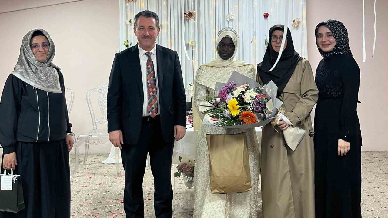 Sudanlı Öğrenci 8 Ayda Hafız Oldu