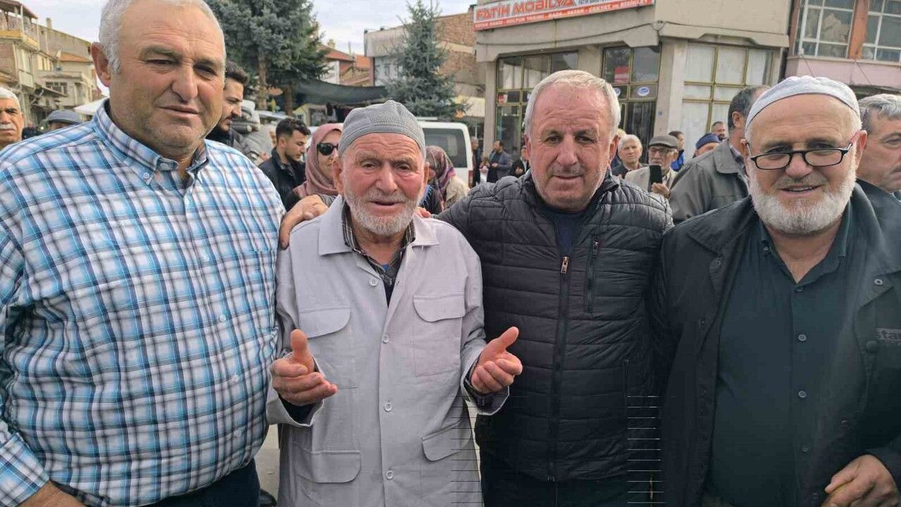 Şuhut'tan Umre Yolculuğu: Adaylar Dualarla Kutsal Topraklara Uğurlandı