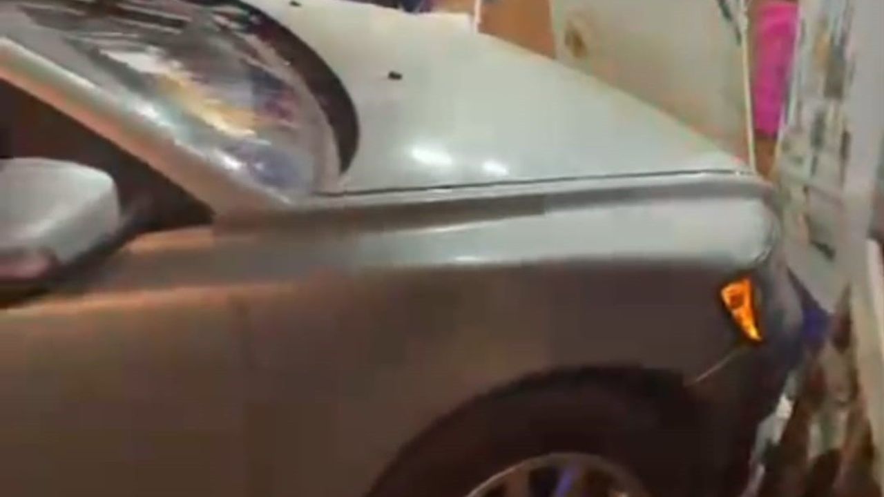 Süleymanpaşa'da otomobil iş yerine girdi — fren yerine gaza basıldı