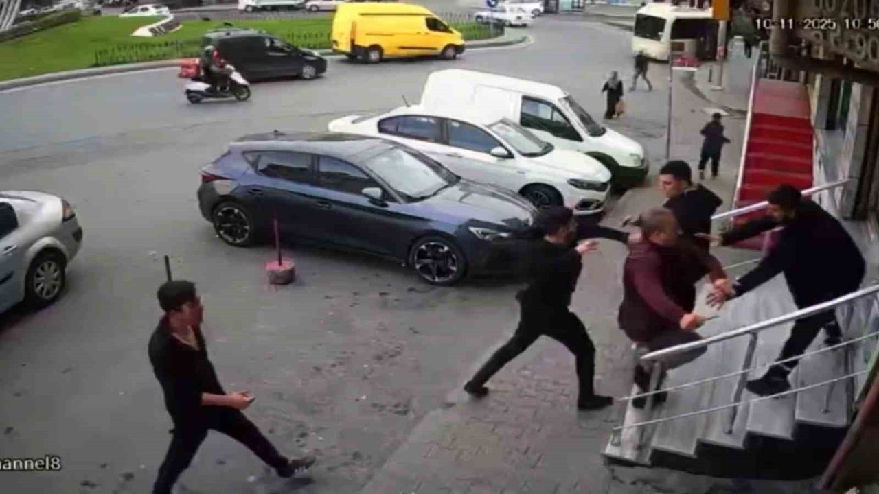 Sultangazi'de su tartışması kanlı bitti: İş yeri basıldı, genç bıçaklandı