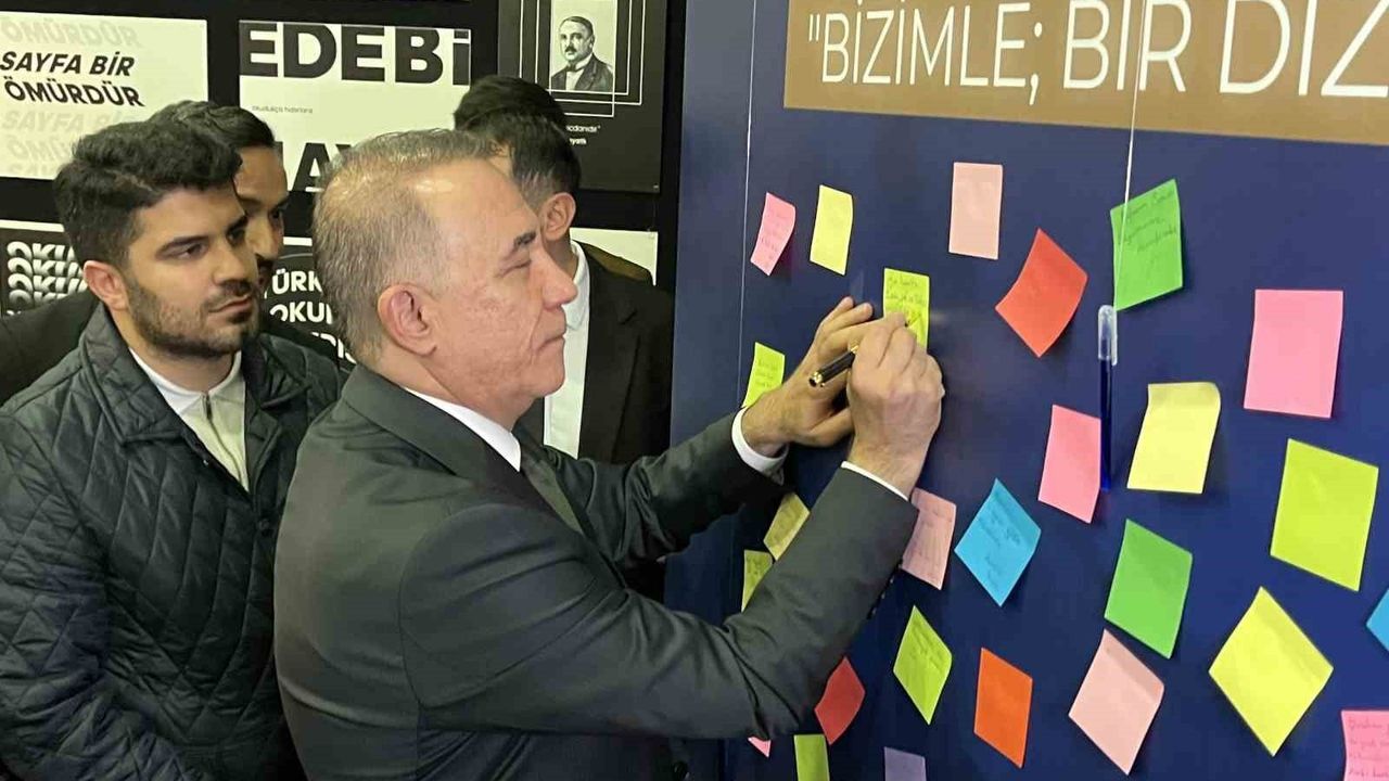 Sultangazi'de Yavuz Bülent Bâkiler Kültür, Sanat ve Edebiyat Sezonu açıldı