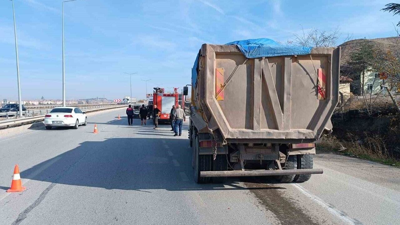 Sungurlu'da cip ile kamyon çarpıştı: 5 kişi yaralandı