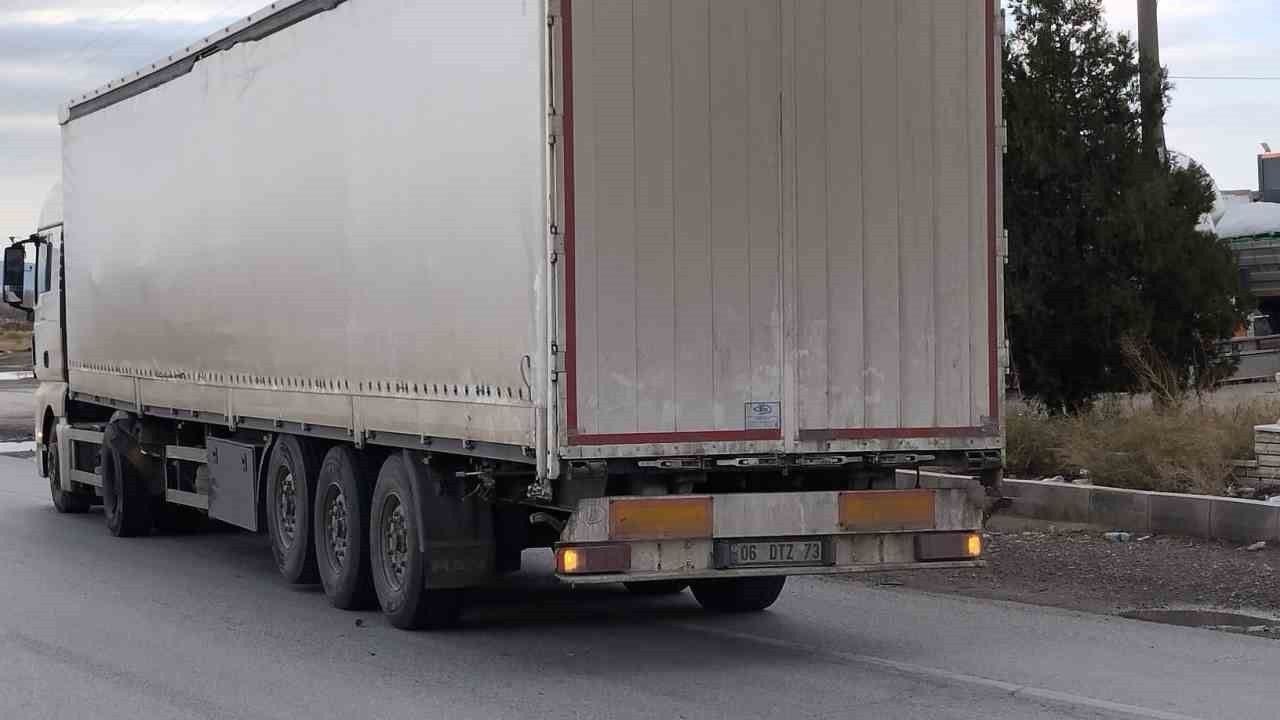 Sungurlu’da tırın otomobili sıkıştırdığı kaza: 1 yaralı