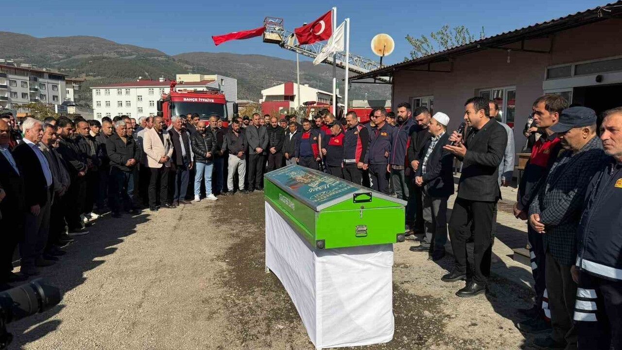 Suruç'taki kazada yaşamını yitiren itfaiye eri Hüseyin Koçtaş için Bahçe'de tören