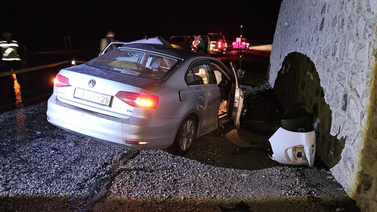Suşehri Kekeç köyünde otomobil çarpışması: 1 ölü, 2 yaralı