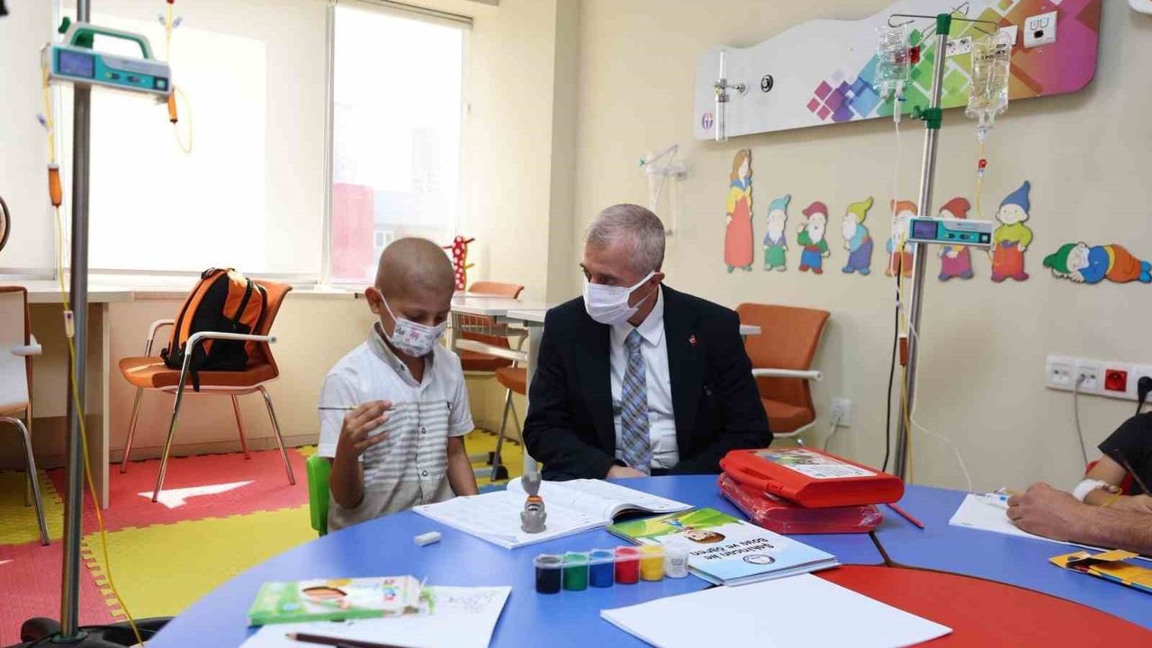 Tahmazoğlu'ndan lösemili çocuklara moral ziyareti
