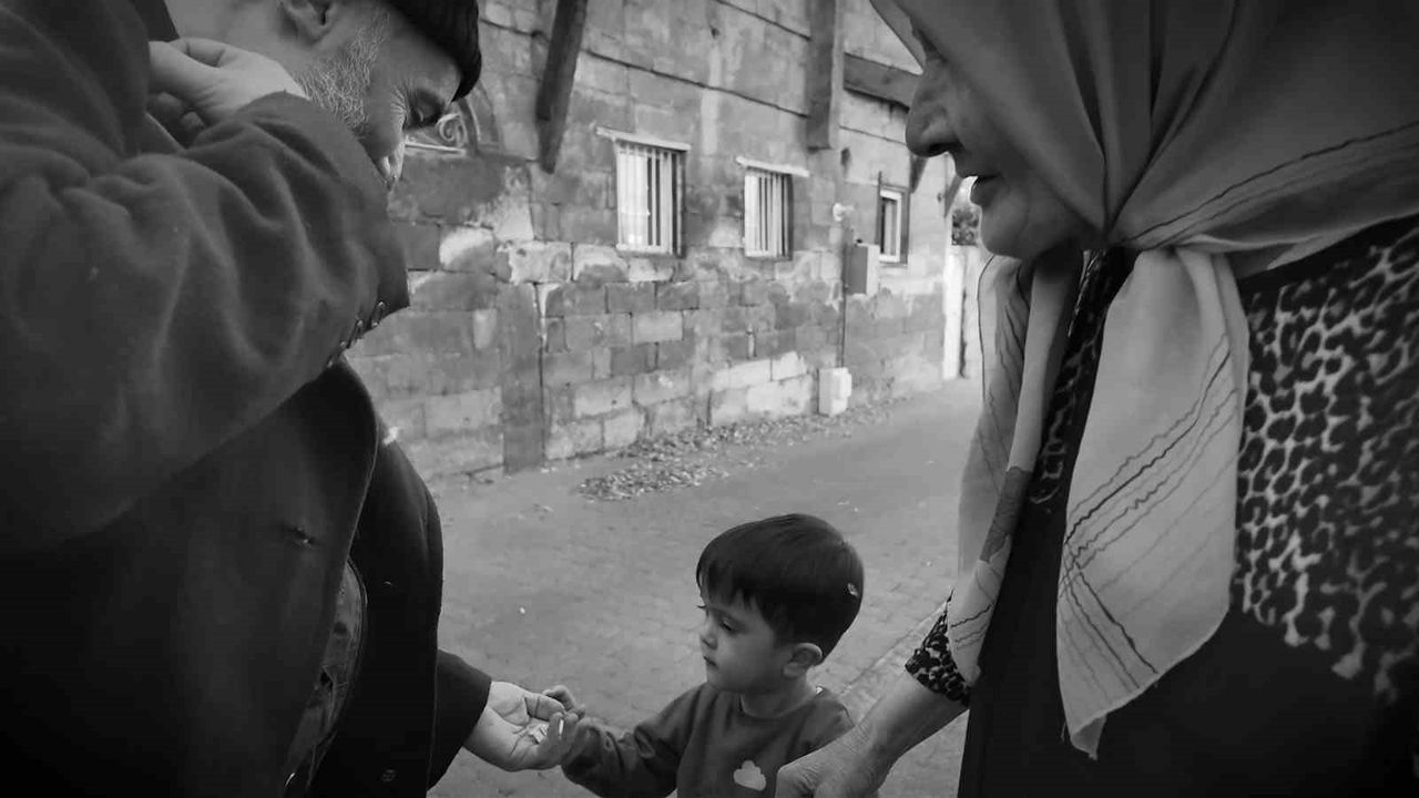 Talas Belediyesi, 'Mavi Boncuklu Cemil Baba' belgeselini yayımladı