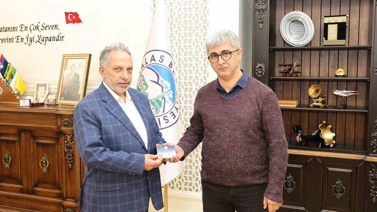 Talas Belediyesi'nin 'Mavi Boncuklu Cemil Baba' Belgeseli İlgi Görüyor