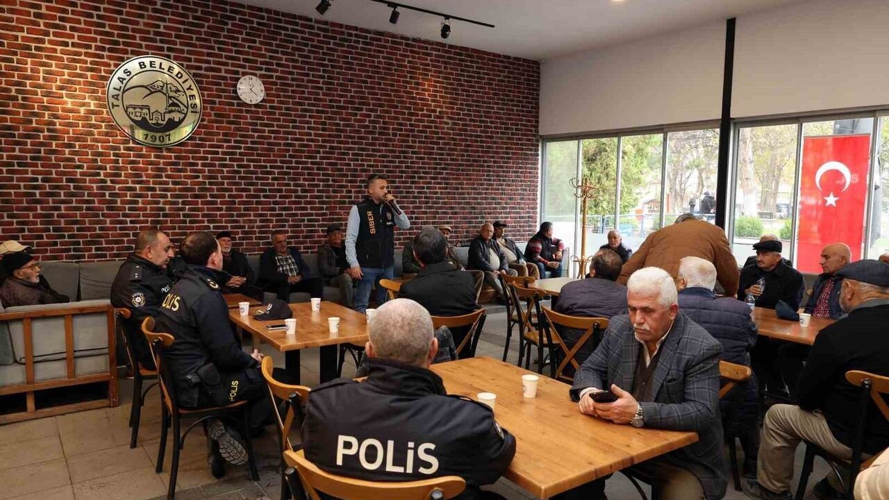 Talas Belediyesi Osmanlı Evi’nde akıllı telefon dolandırıcılığı eğitimi