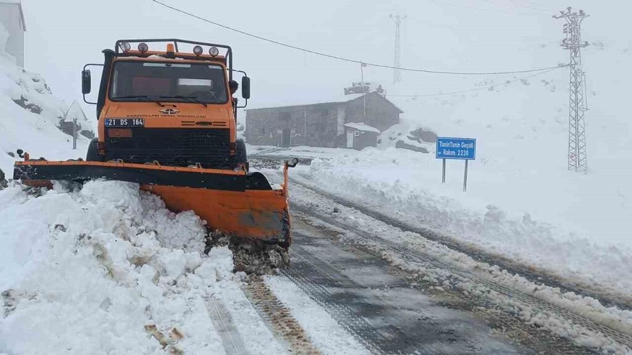 Tanin Geçidi'nde Yol Açma Çalışmaları Sürüyor