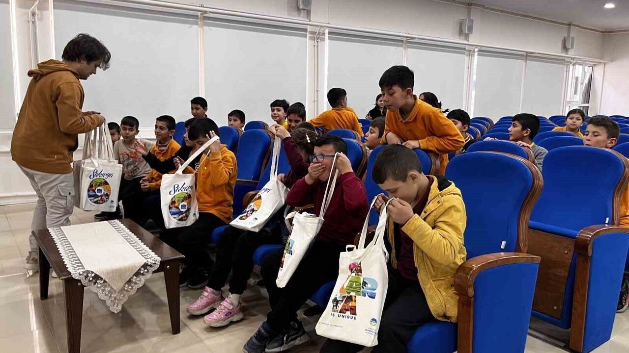 Taraklı’da 'Çok Bilmiş İbiş' Kukla Oyunu Çocuklardan Büyük İlgi Gördü