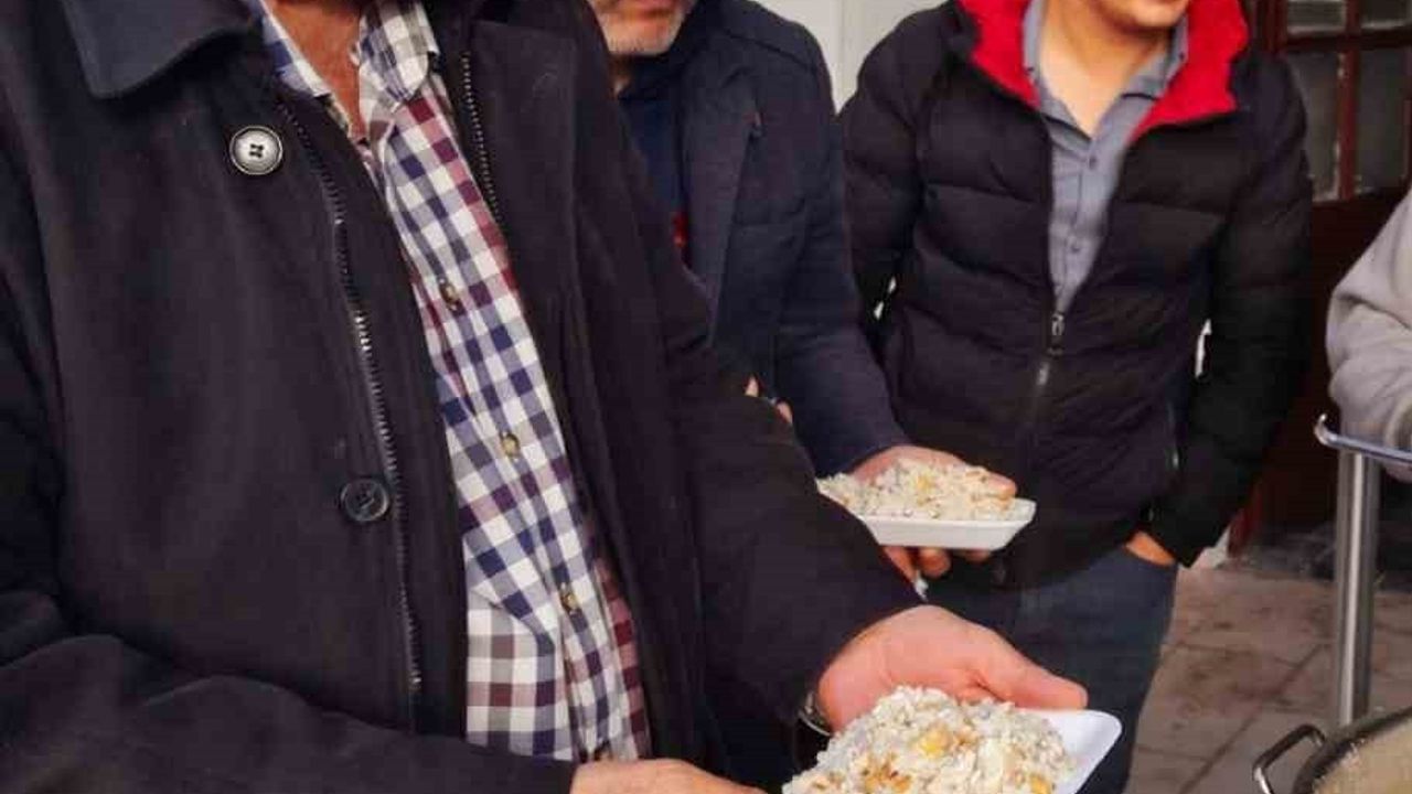 Tarihi Odunpazarı Pilavı vatandaşlara ikram edildi