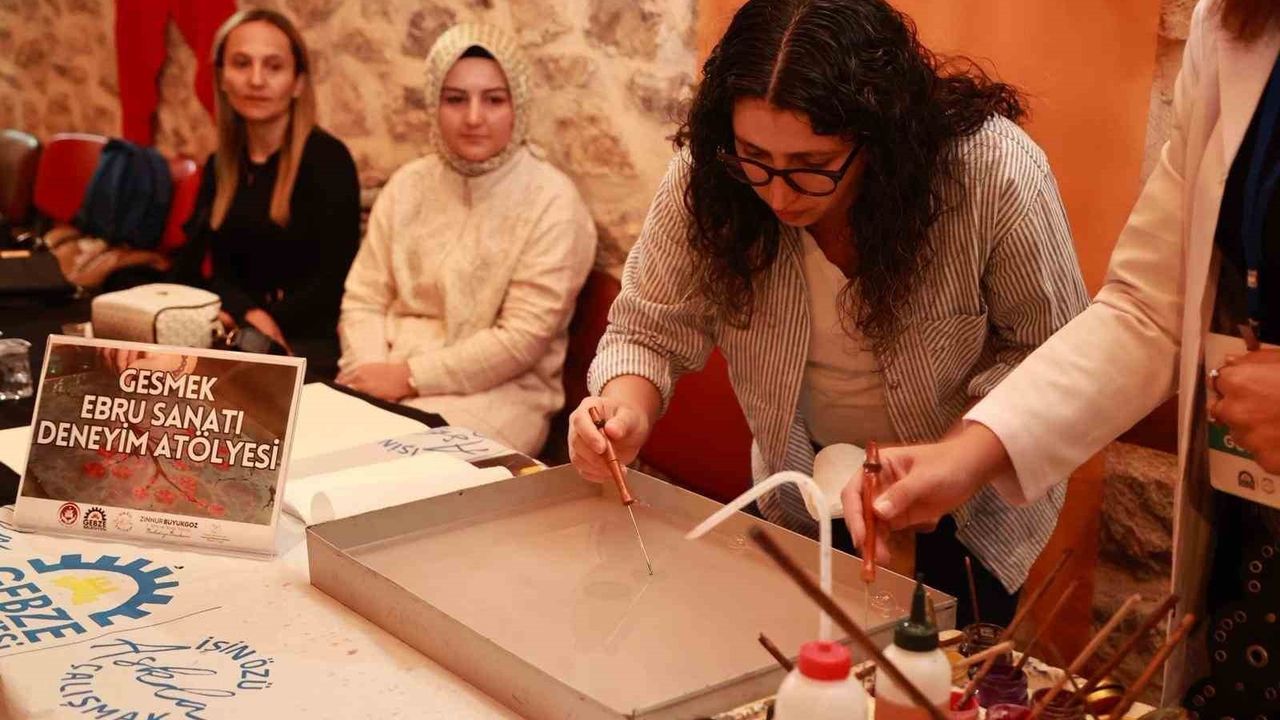 Tarihi Su Dolabında Ebru Buluşması