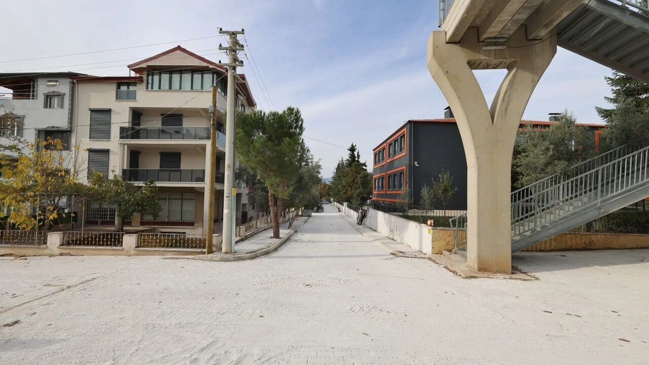 Tavas’ta altyapısı tamamlanan mahallelerde üstyapı çalışmaları tamamlanıyor