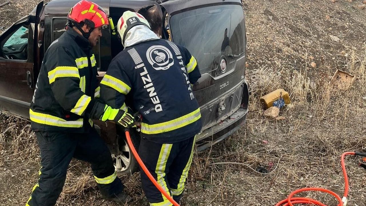 Tavas'ta yoldan çıkan otomobil tarlaya uçtu — 2 yaralı