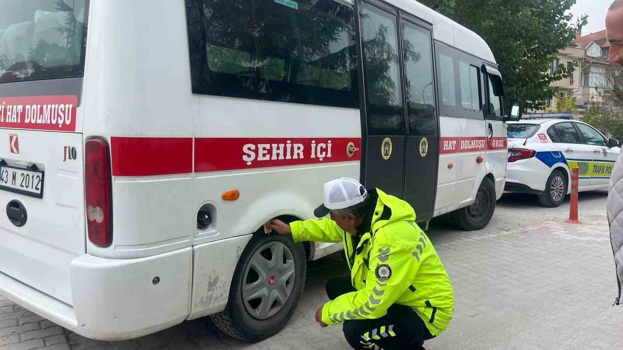 Tavşanlı'da kış lastiği denetimleri artırıldı