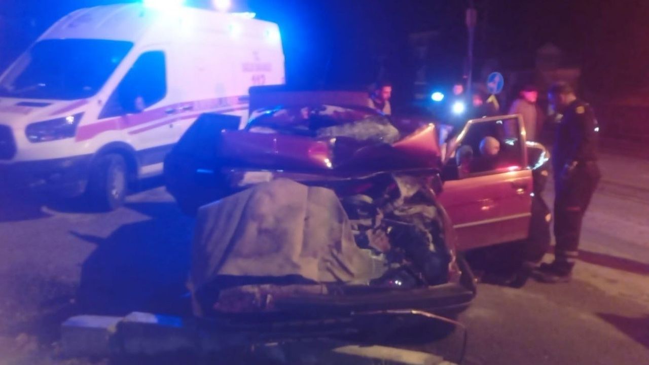 Tavşanlı'da otomobil kamyona arkadan çarptı: 1 ağır yaralı