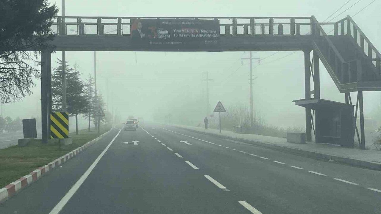 Tavşanlı'da Yoğun Sis Görüşü 50 Metreye Düşürdü