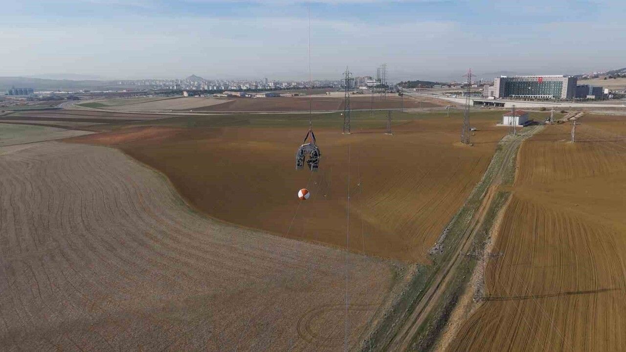 TEİAŞ helikopterle yüksek gerilim hatlarını kışa hazırlıyor