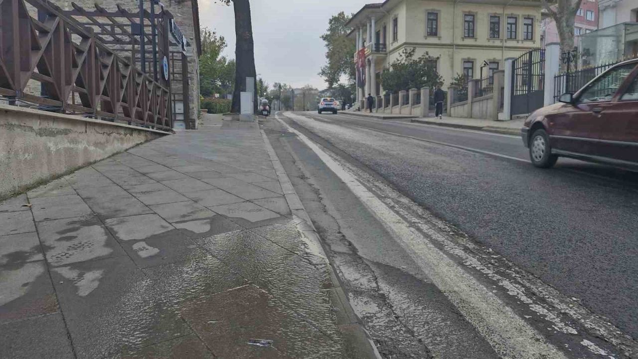 Tekirdağ'da Su Patlağı: Tonlarca İçme Suyu Ziyan Oldu