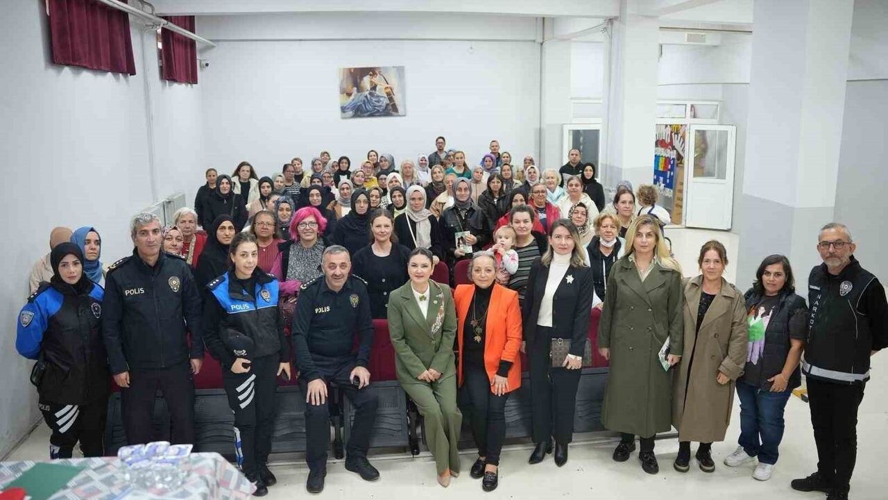 Tekirdağ Emniyeti Çorlu'da annelerle buluştu