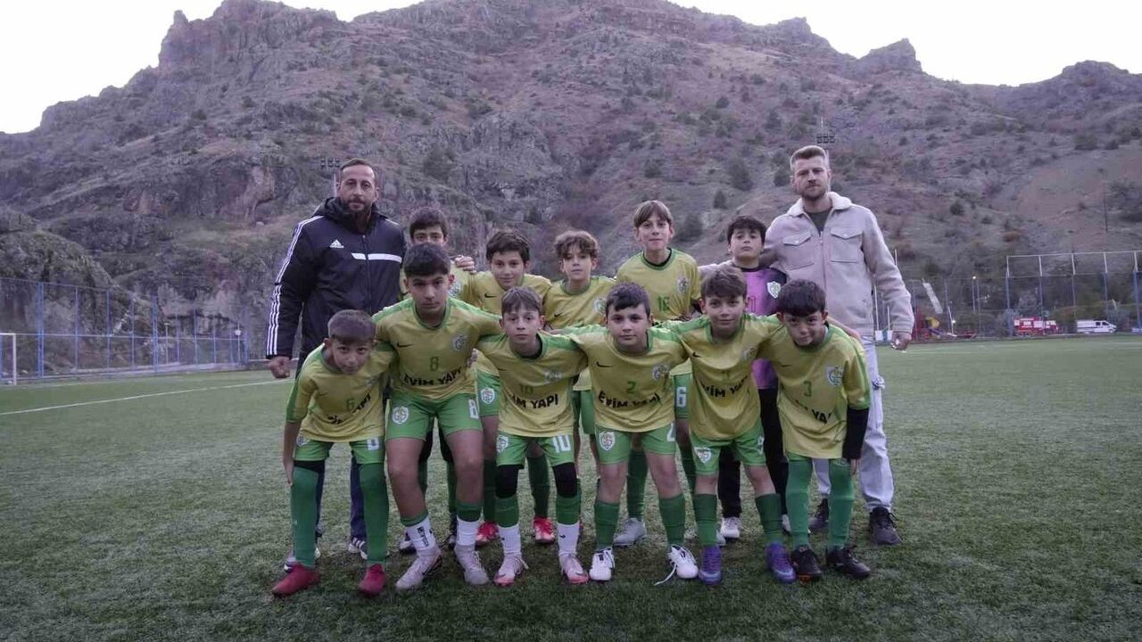 Tekkespor’da başkan, antrenör ve kaleci: Ogün Alkan üç görevi bir arada yürütüyor