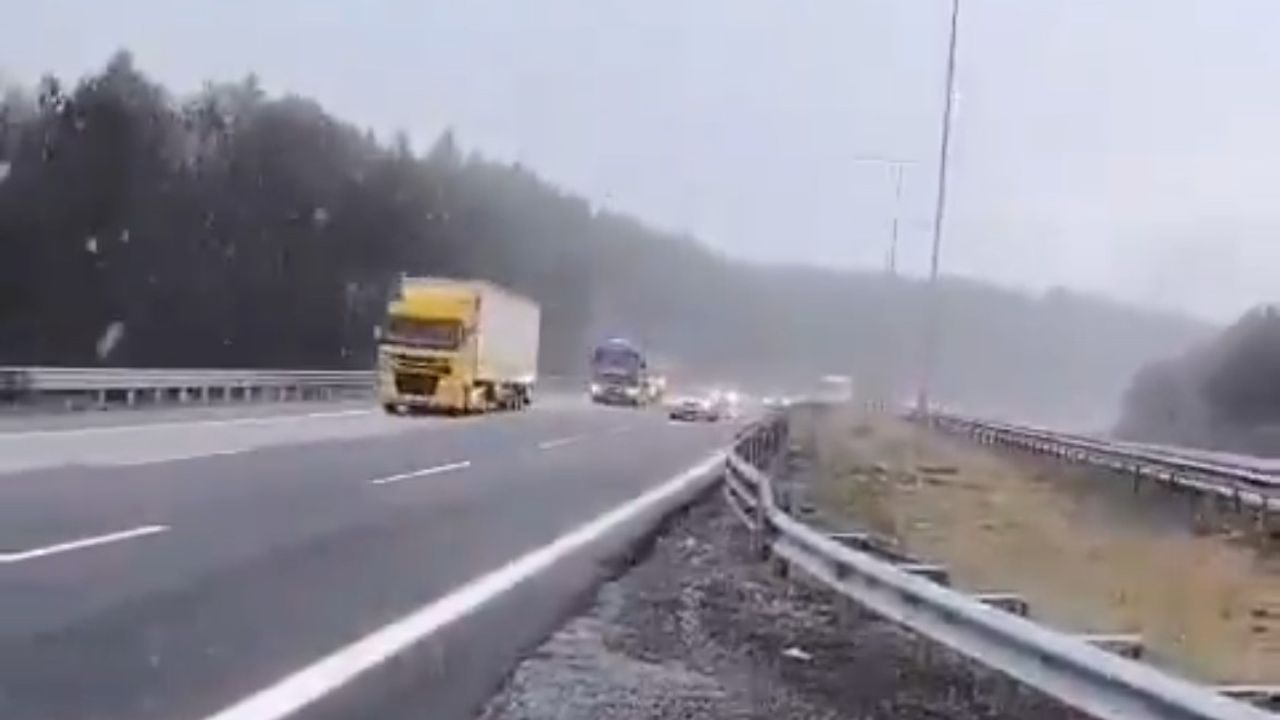 TEM Otoyolu'nun Bolu kesiminde sabah saatlerinde kar etkili oldu