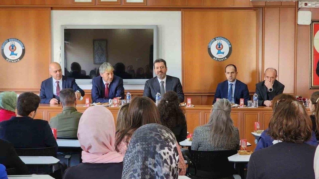 Temel Eğitim Genel Müdürü Savaşçı’nın Kütahya ziyaretinde MEBİ tanıtımı