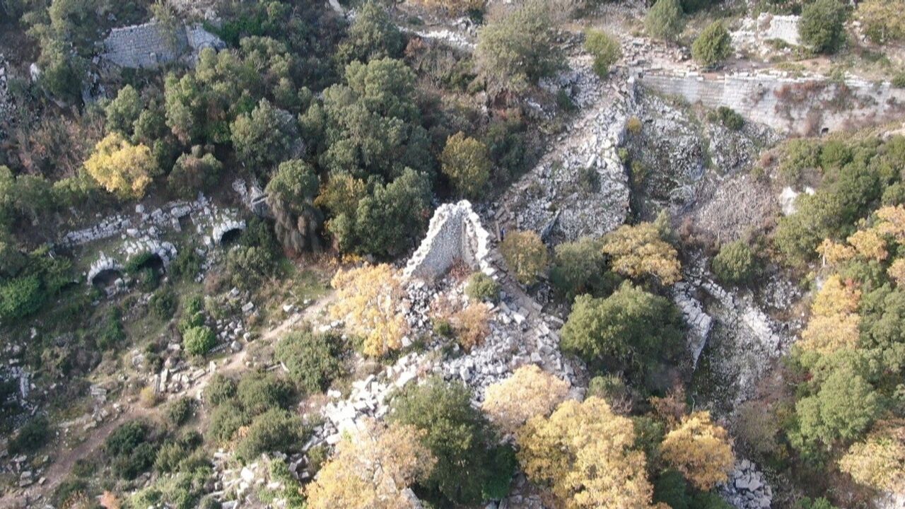 Termessos’ta ilk kazılarda anıt mezarlar, figürlü lahitler ve endemik çiğdem bulundu