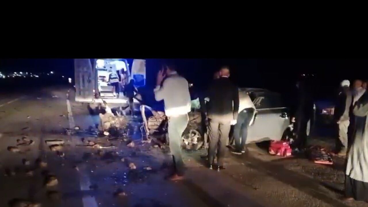 Tokat’ta otomobil tır dorsesine çarptı: Sürücü sıkıştı, ağır yaralı