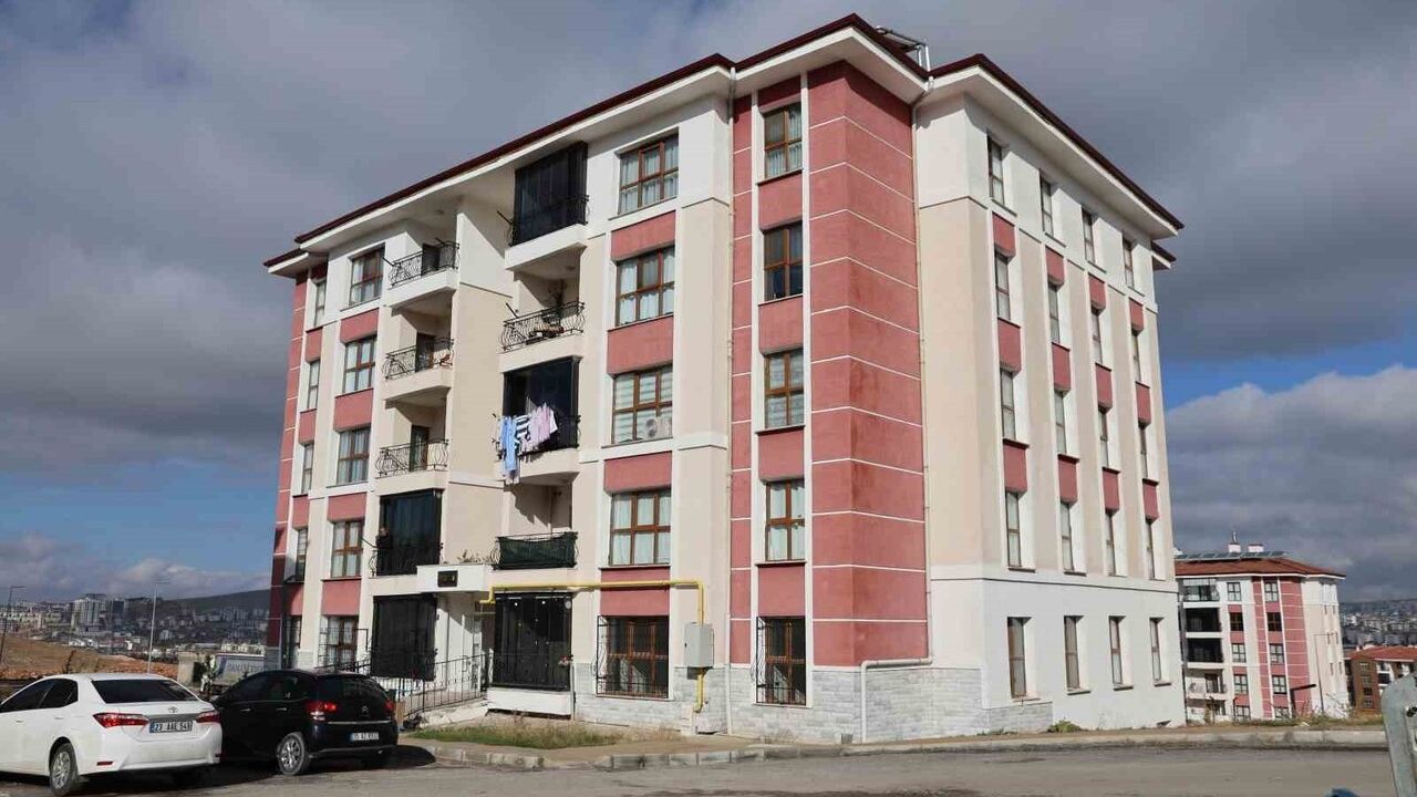 TOKİ konutlarına yerleşen depremzede: 'Evin içi yaz gibi, kış korkumuz yok'