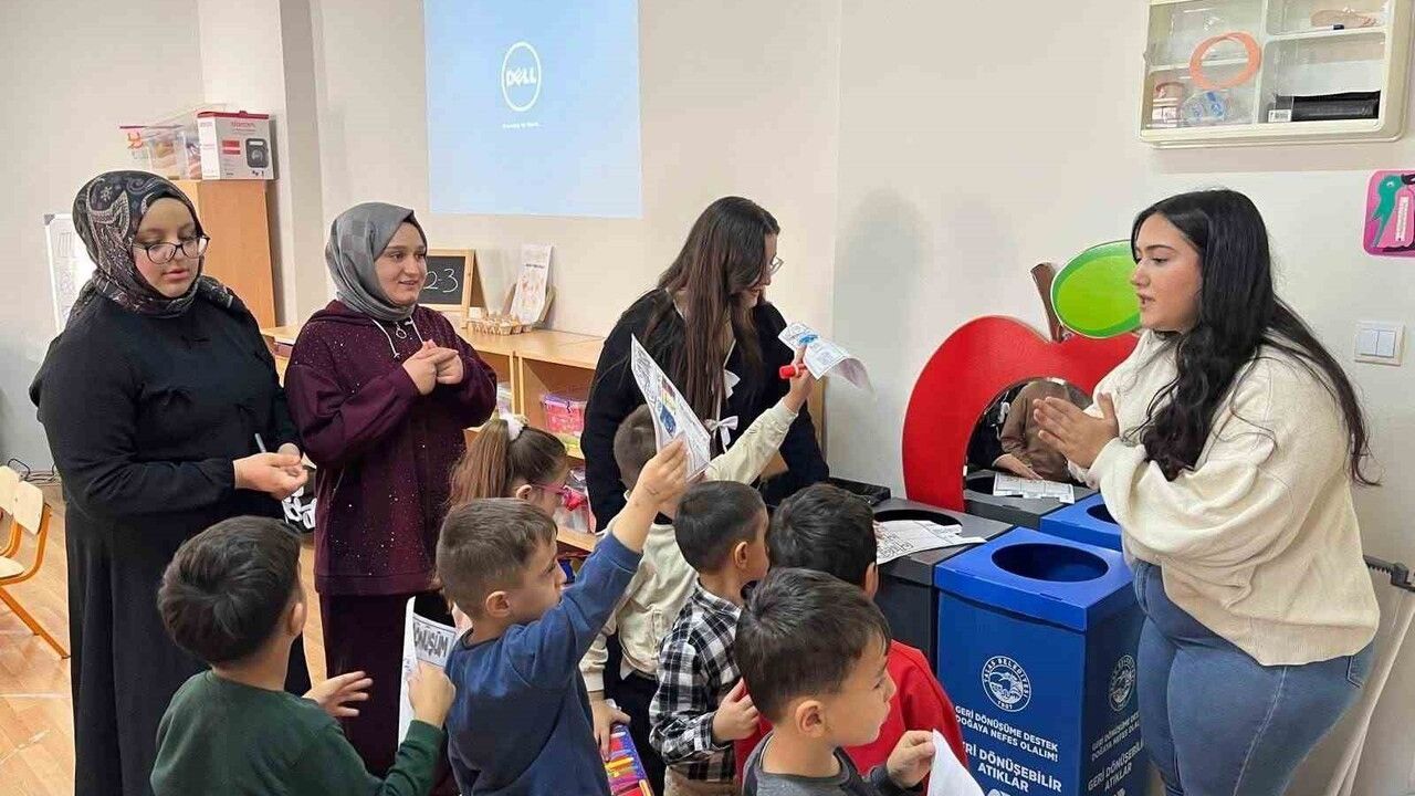 Tomarza MYO Öğrencilerinden Anaokuluna Sıfır Atık ve Geri Dönüşüm Eğitimi