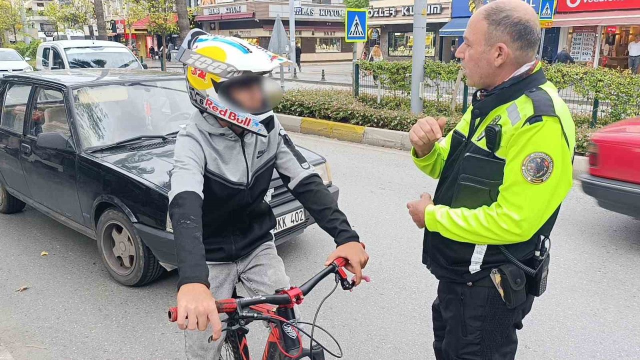 Trafik polisinden bisikletliye uyarı: "Bisiklete ceza yazılmaz diye düşünmeyin"