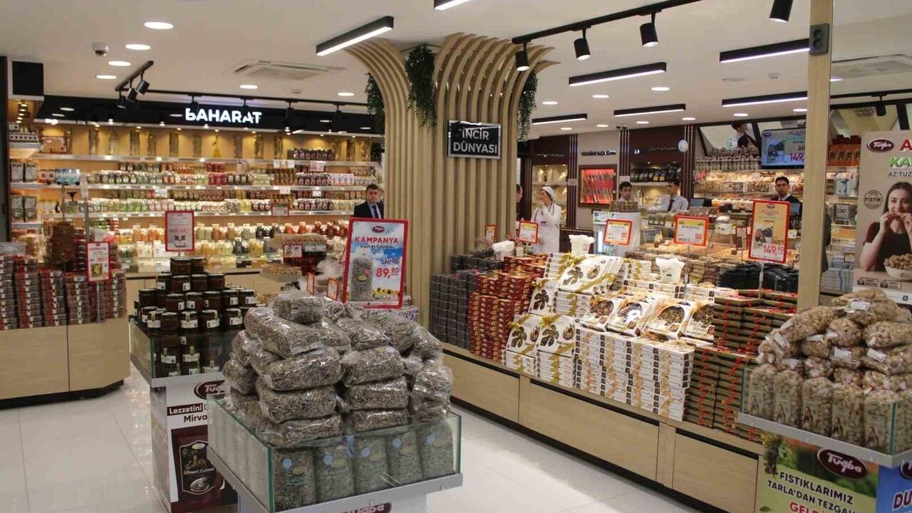 Tuğba Kuruyemiş'in 127. Şubesi Kadın Eliyle Açıldı