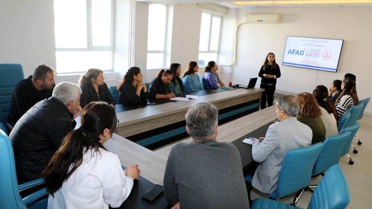 Tunceli'de Milli Eğitim Personeline Temel Afet Bilinci Eğitimi