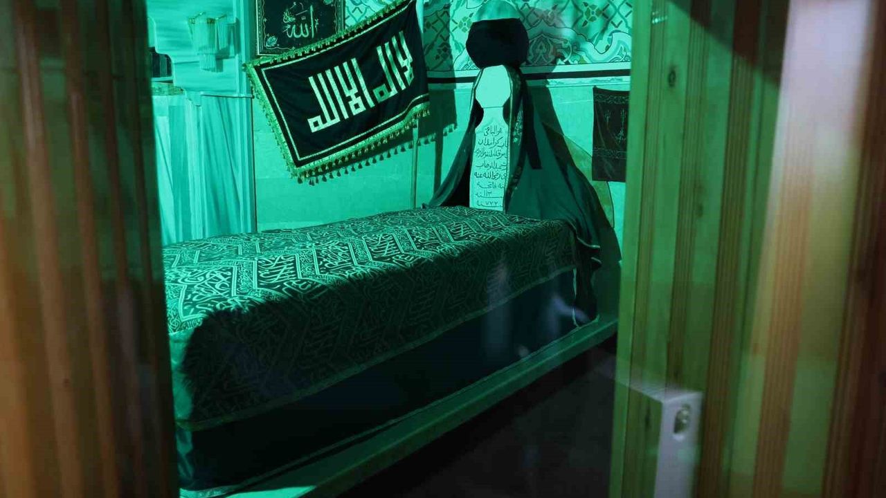 Uçurum Kenarındaki Abdulvahabi Gazi Türbesi Her Cuma Ziyaretçi Ağırlıyor