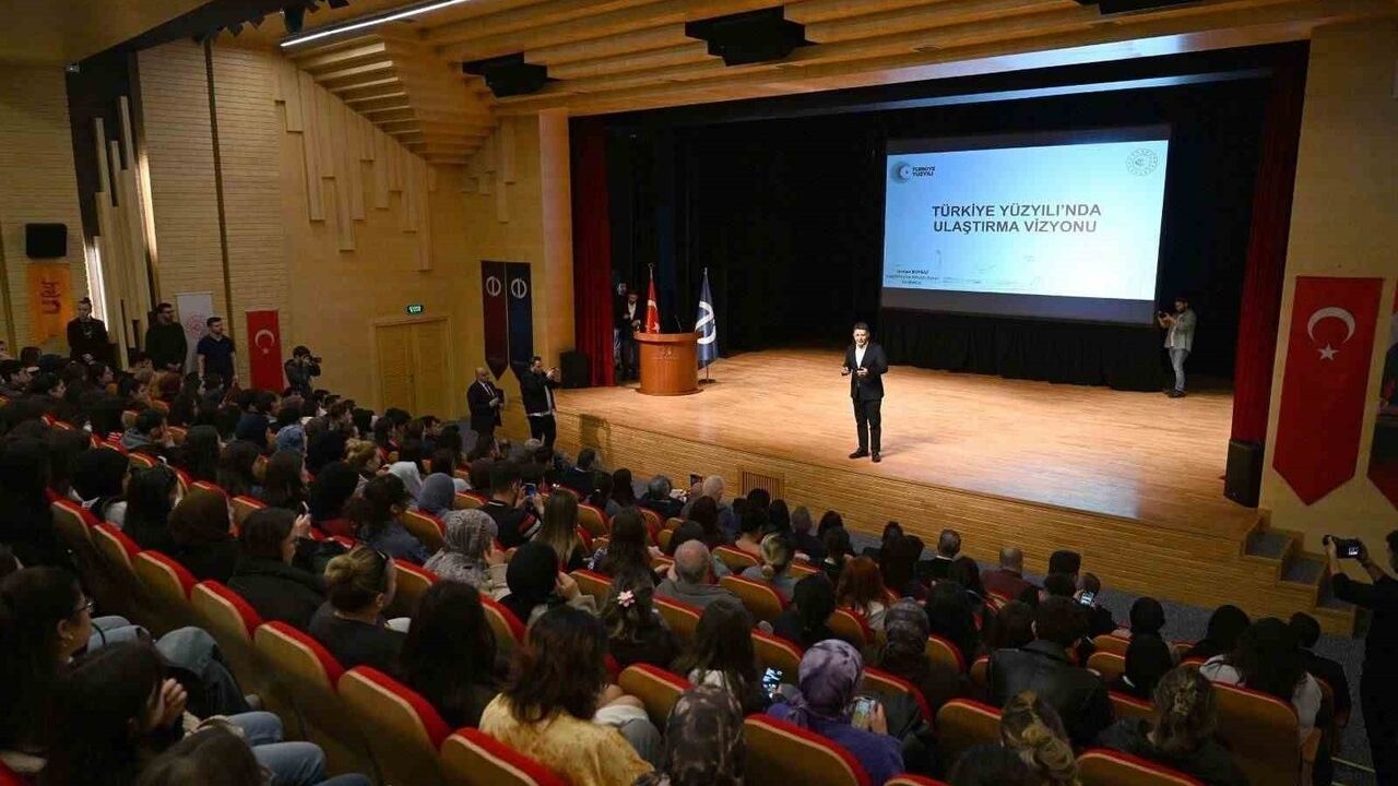 Ufest Gençlik Festivali "Türkiye Yüzyılında Ulaştırma" konferansıyla sona erdi