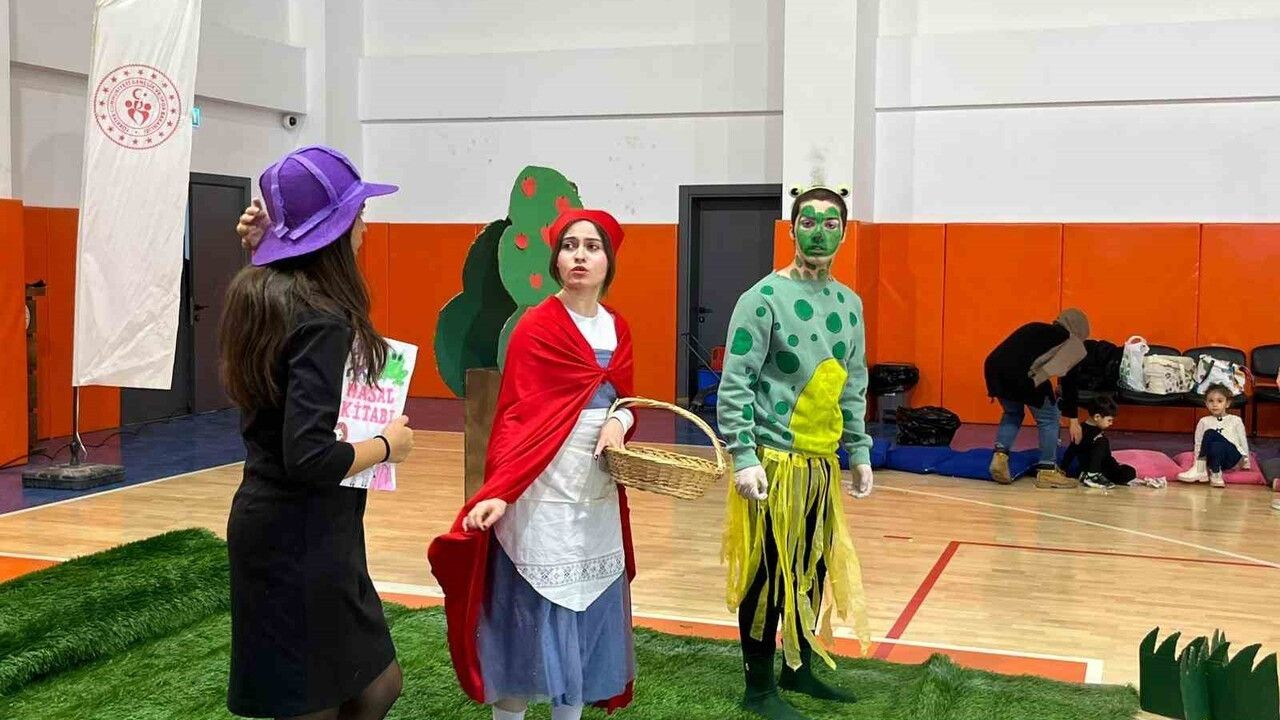 Ula Anaokulu'nda 'Kayıp Masallar Kitabı' ile Renkli Tiyatro Etkinliği