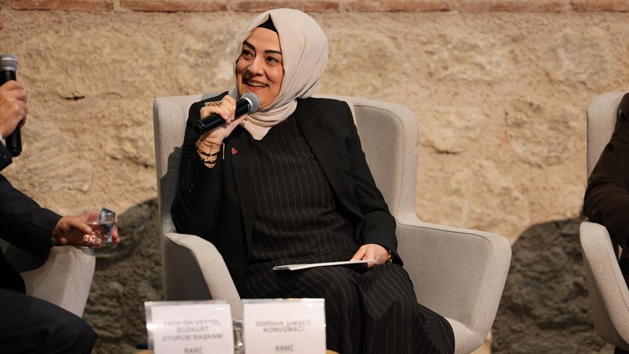 Uluslararası Yazarlar Buluşması'nda Dijital Dönemde Yazarlık Tartışıldı