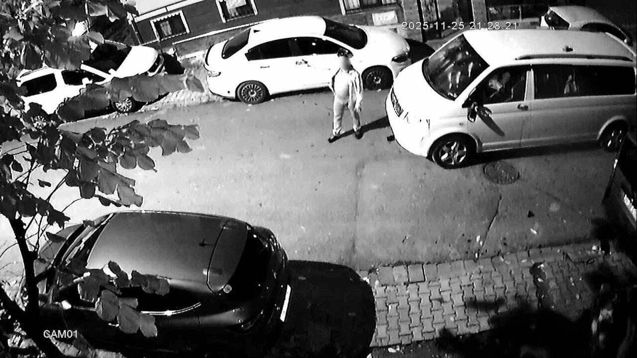 Ümraniye'de saldırgan komşunun aracını parçaladı: 'Levyeyi balkona fırlattı, canımızı zor kurtardık'