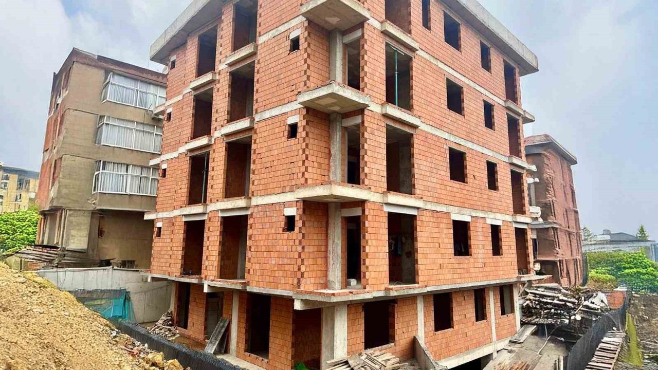 Ümraniye'de 'Yarısı Bizden' ile Kentsel Dönüşüm Hız Kesmeden Devam Ediyor